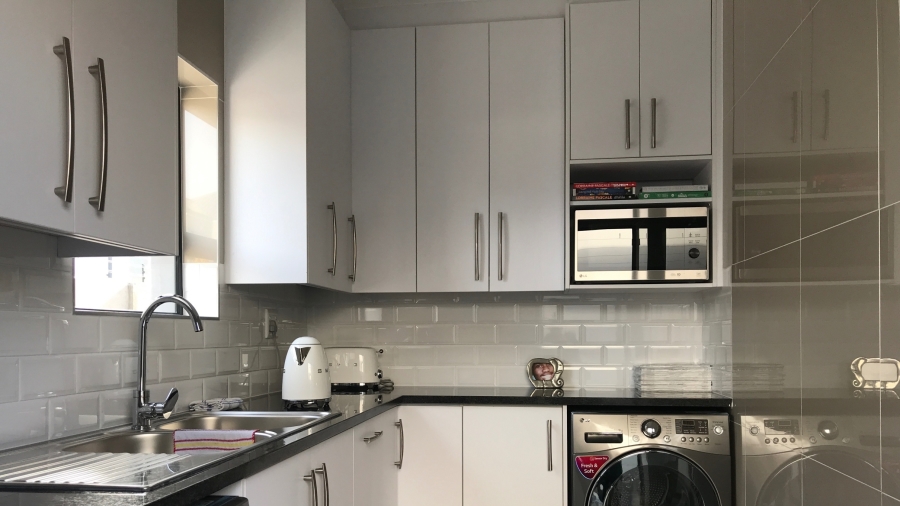 To Let 4 Bedroom Property for Rent in Parklands North Western Cape